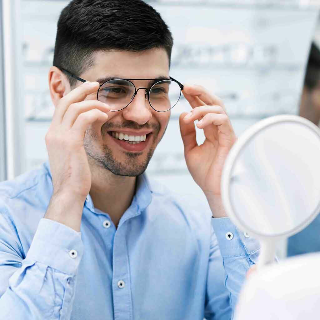 bad-ischl-optiker-brillen-zwerger-brille-anprobe